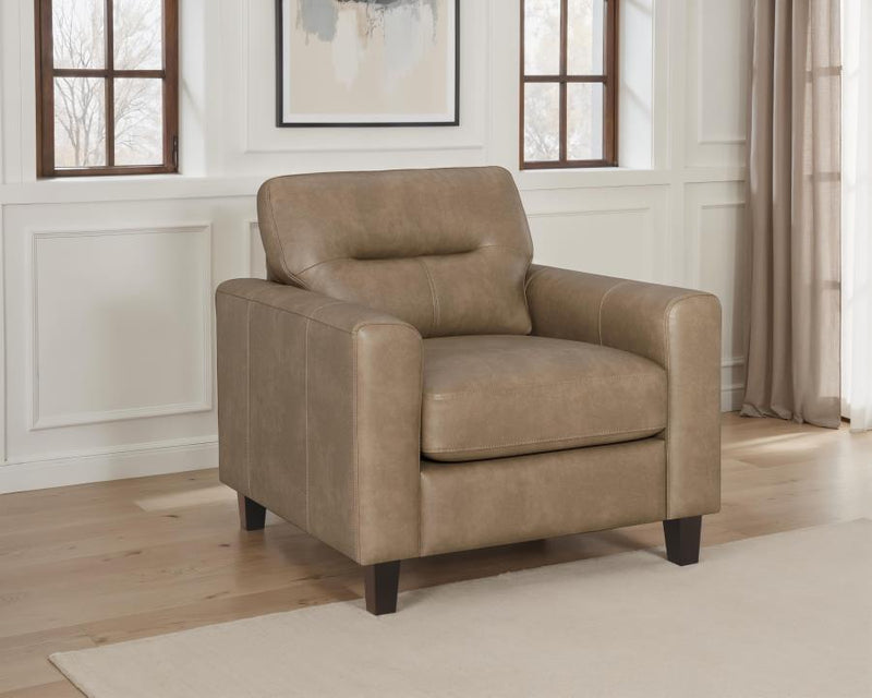 Sillón con brazos rectos tapizado en piel sintética Scotland