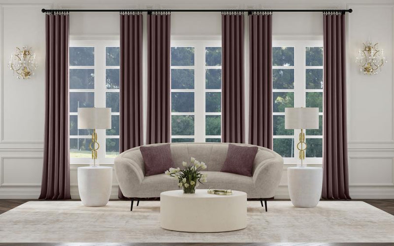 Sofá biplaza curvado Ellorie tapizado con respaldo acanalado beige
