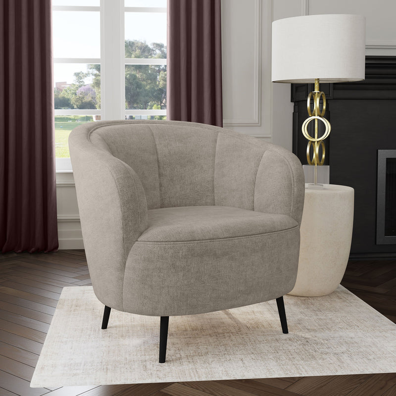 Sillón curvo Ellorie tapizado con respaldo acanalado beige