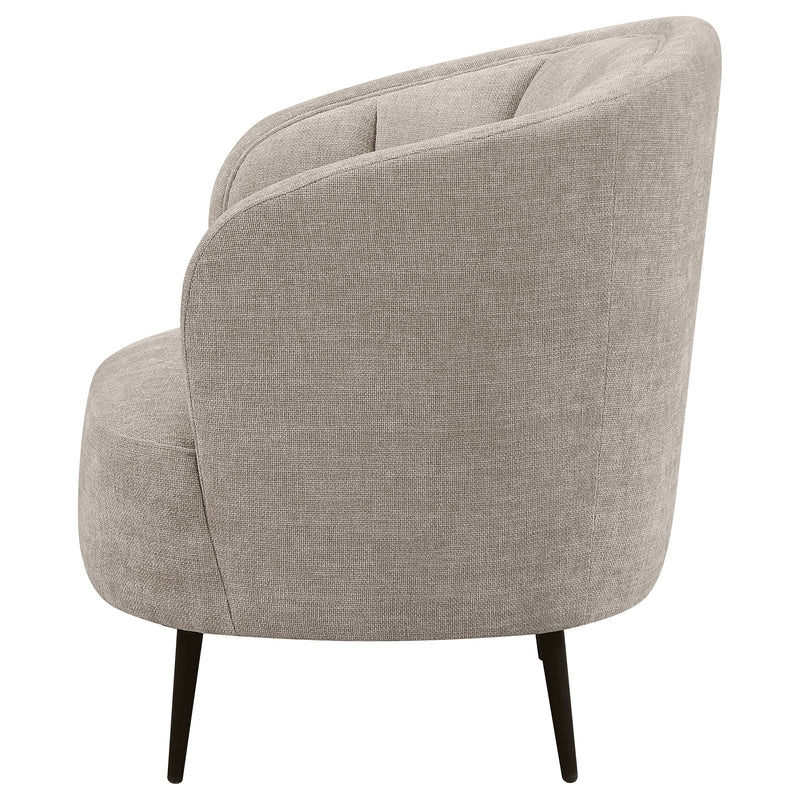 Sillón curvo Ellorie tapizado con respaldo acanalado beige
