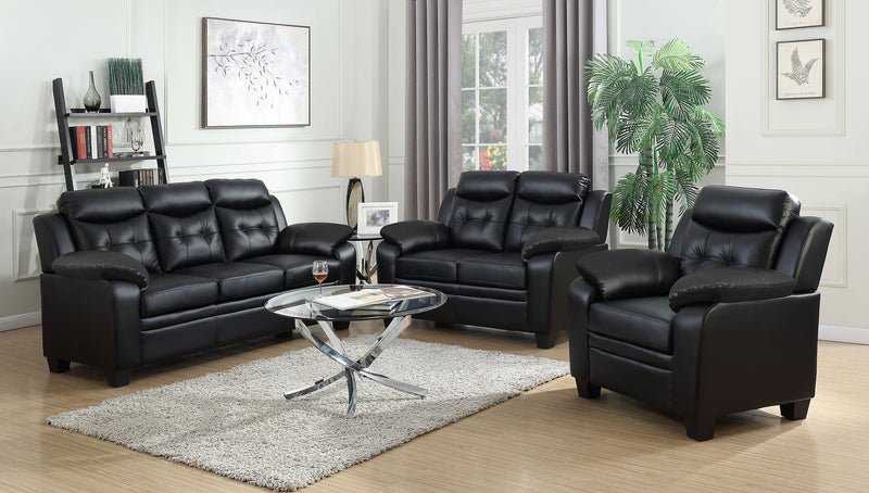 Sillón decorativo Finley tapizado acolchado con brazos y botones, color negro