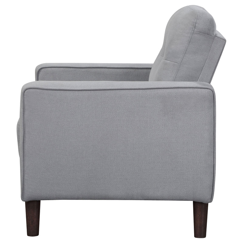 Sillón decorativo tapizado Bowen con apoyabrazos rectos y capitoné