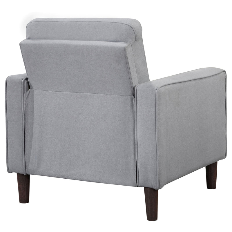 Sillón decorativo tapizado Bowen con apoyabrazos rectos y capitoné