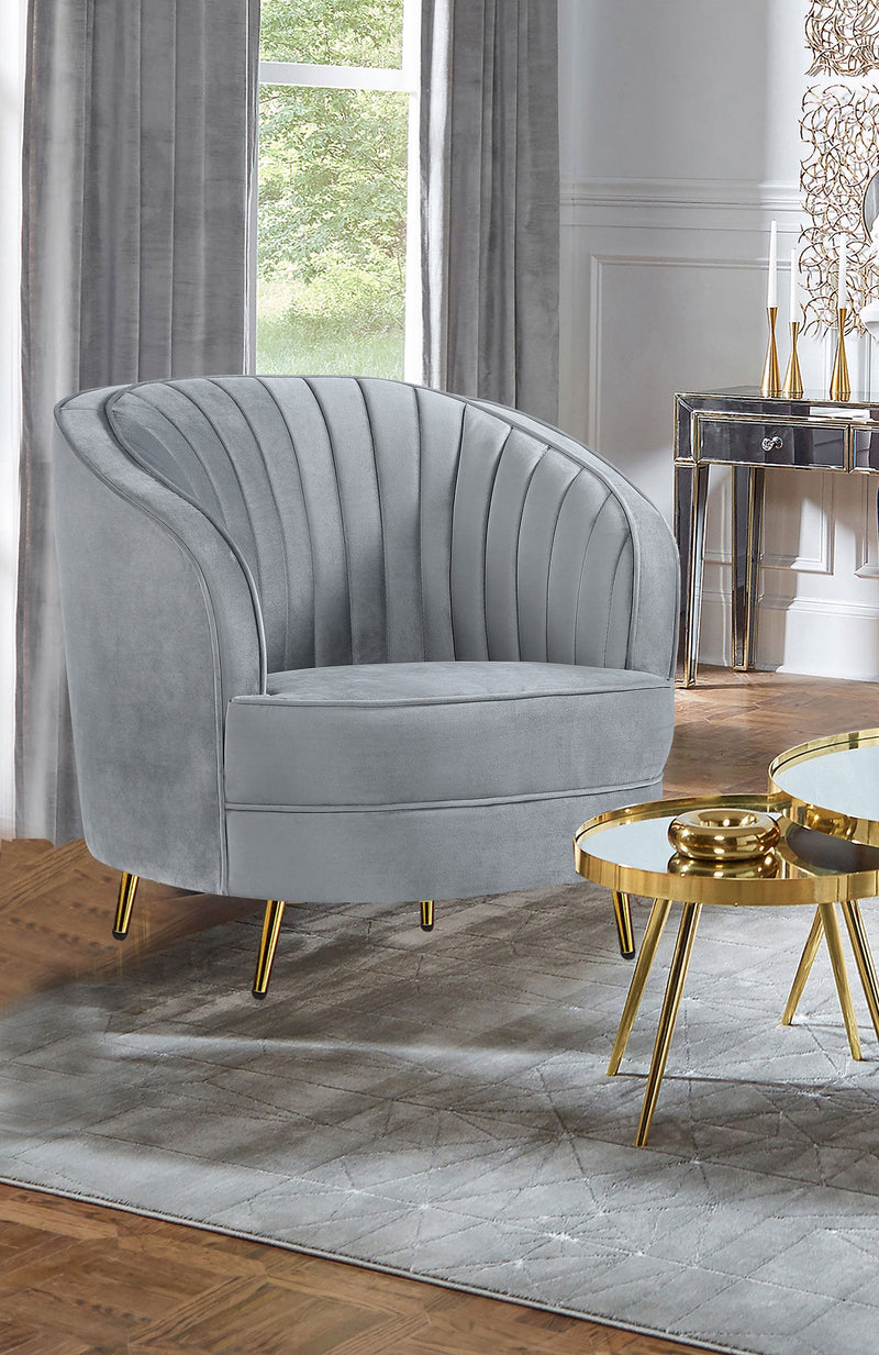 Sillón decorativo tapizado con canales y mechones Sophia