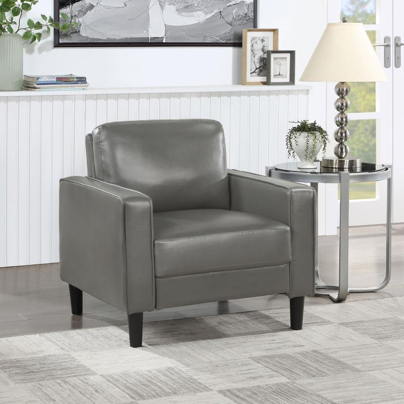 Sillón decorativo Ruth con reposabrazos tapizados