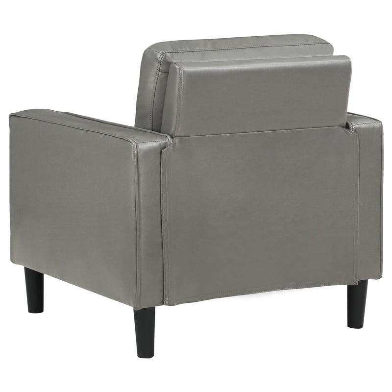 Sillón decorativo Ruth con reposabrazos tapizados