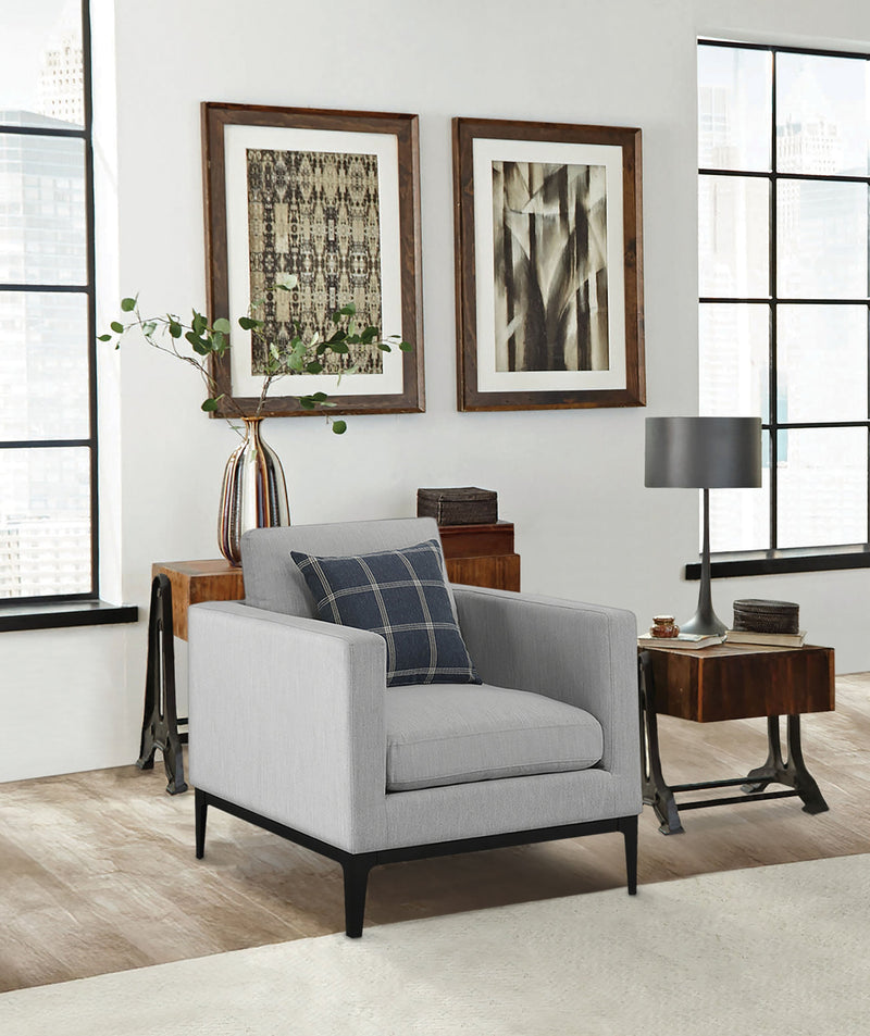 Sillón decorativo Apperson con reposabrazos, gris claro