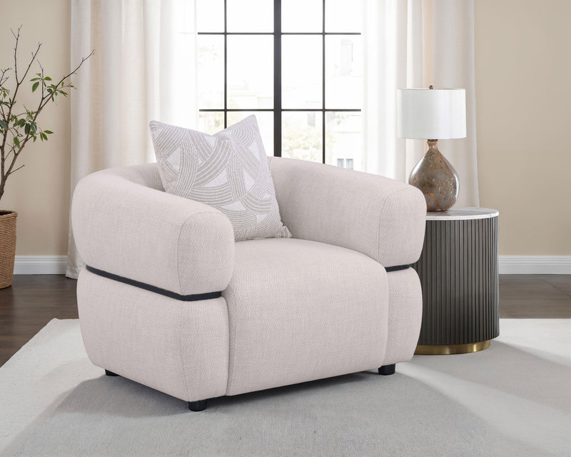 Sillón Jeanette con tapicería de tela, brazos redondos, color beige