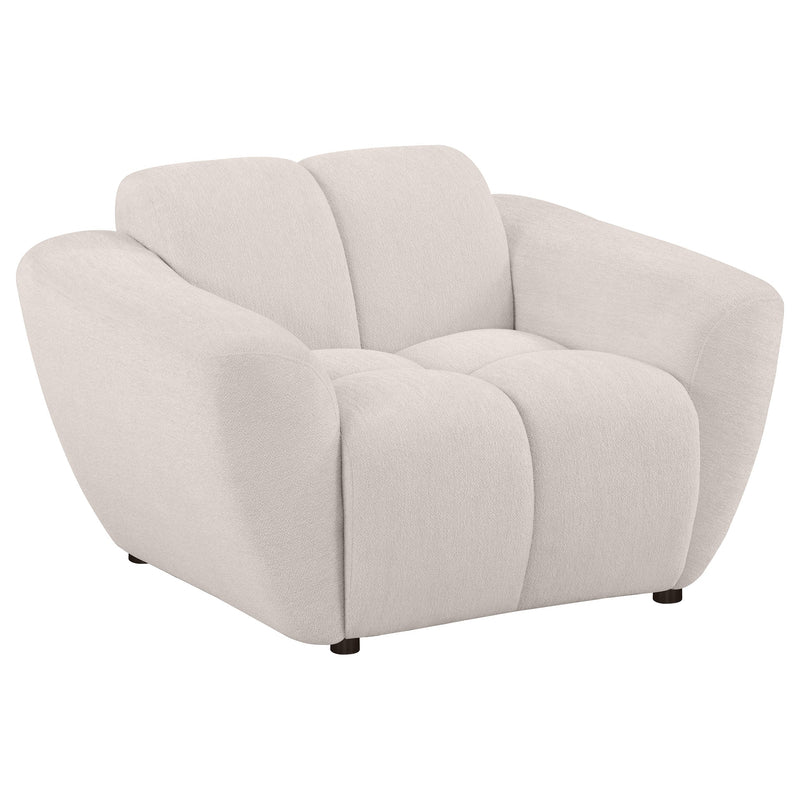 Sillón decorativo con brazos extendidos tapizado en chenilla Destino Greige