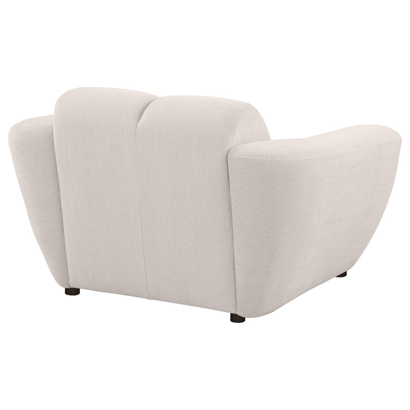 Sillón decorativo con brazos extendidos tapizado en chenilla Destino Greige
