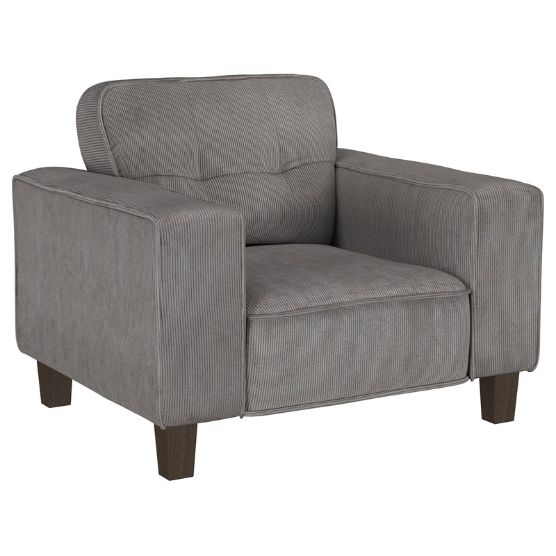 Sillón decorativo tapizado Deerhurst con reposabrazos tipo pista y capitoné