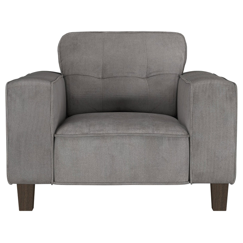 Sillón decorativo tapizado Deerhurst con reposabrazos tipo pista y capitoné