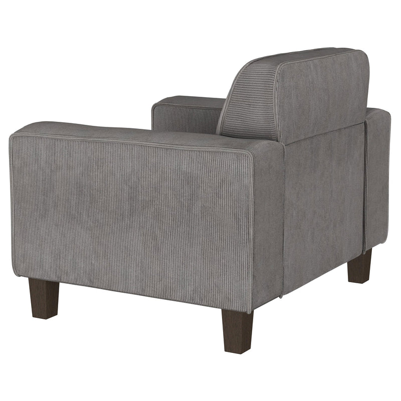 Sillón decorativo tapizado Deerhurst con reposabrazos tipo pista y capitoné
