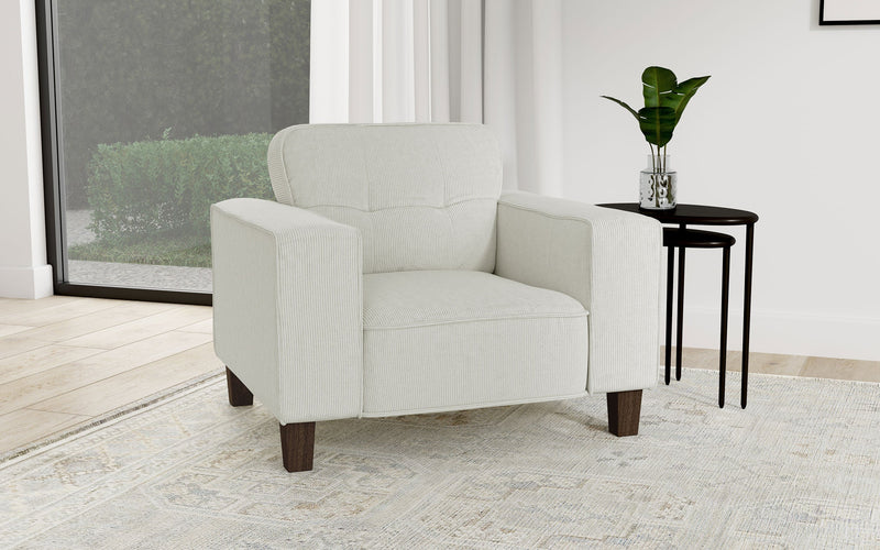 Sillón decorativo tapizado Deerhurst con reposabrazos tipo pista y capitoné