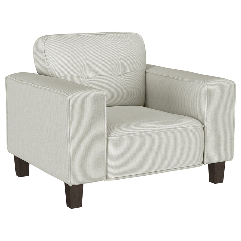 Sillón decorativo tapizado Deerhurst con reposabrazos tipo pista y capitoné