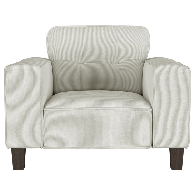 Sillón decorativo tapizado Deerhurst con reposabrazos tipo pista y capitoné