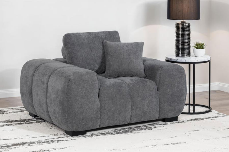 Sillón decorativo Octavia con reposabrazos cuadrados tapizados