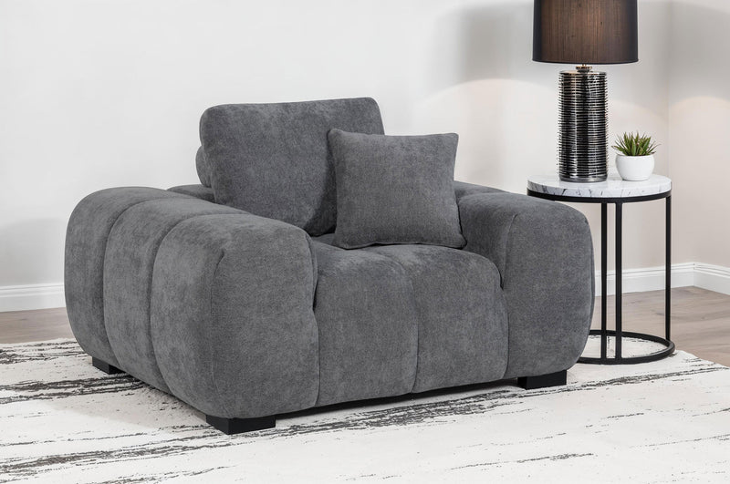 Sillón decorativo Octavia con reposabrazos cuadrados tapizados