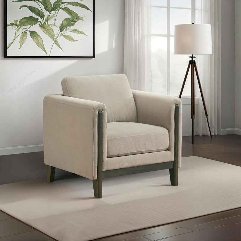 Sillón decorativo Islington con brazos tipo panel tapizado en tela, color gris topo
