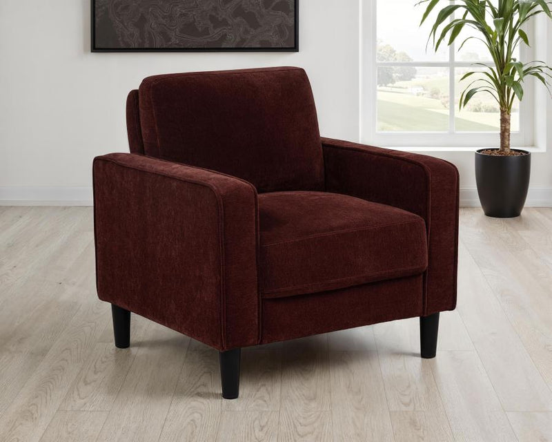 Sillón decorativo Ruth con reposabrazos tapizados