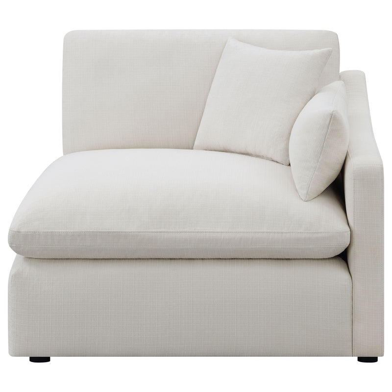 Sillón tapizado Hobson con brazo derecho (RAF) en color marfil