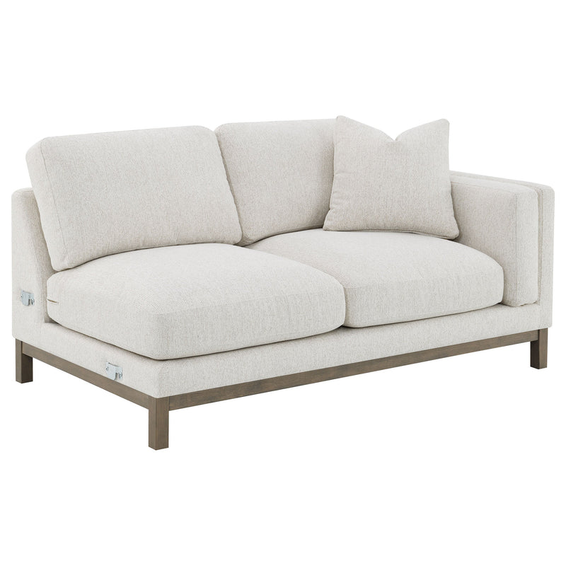Sofá seccional chaise tapizado en bouclé Ginebra color arena