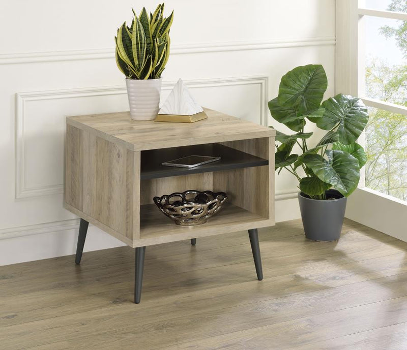 Mesa auxiliar cuadrada de madera de ingeniería Welsh, pino envejecido
