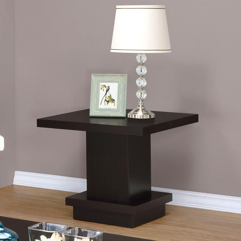 Mesa auxiliar de madera de ingeniería Reston Square, capuchino