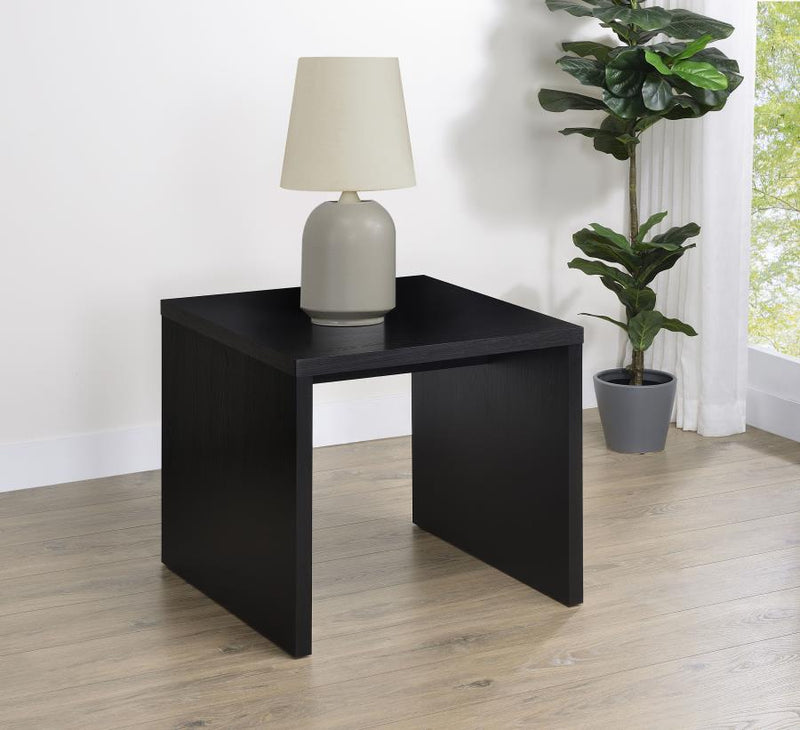 Mesa auxiliar cuadrada Knapp Engineered Wood, color negro