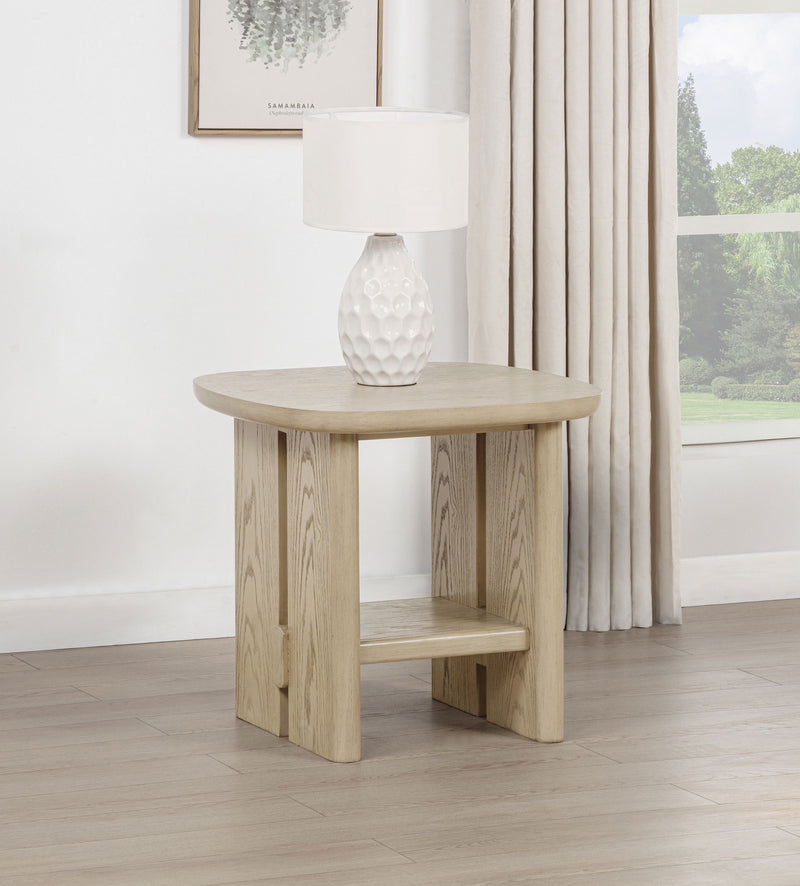 Mesa auxiliar Kailani Coastal Square End con estante, roble beige