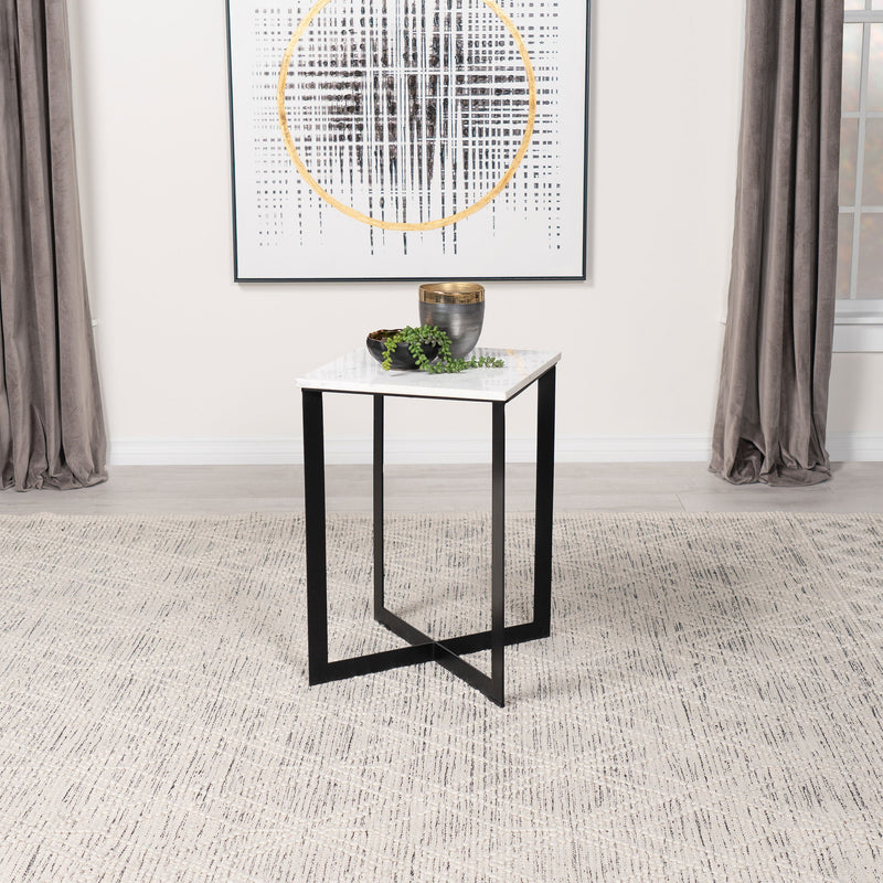 Mesa auxiliar Tobin Square con tapa de mármol, blanca y negra