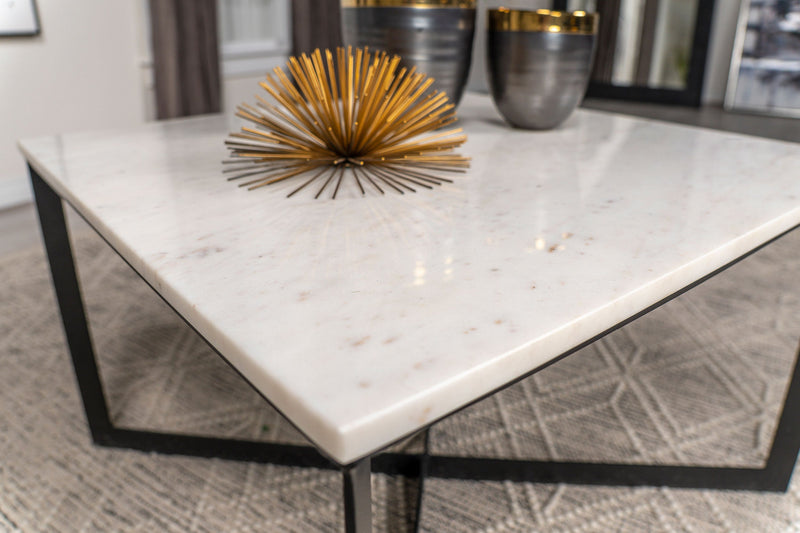 Mesa de centro Tobin Square con tapa de mármol blanca y negra