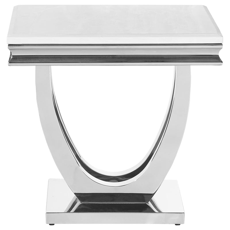 Mesa auxiliar Kerwin Square con tapa de piedra, blanca y cromada