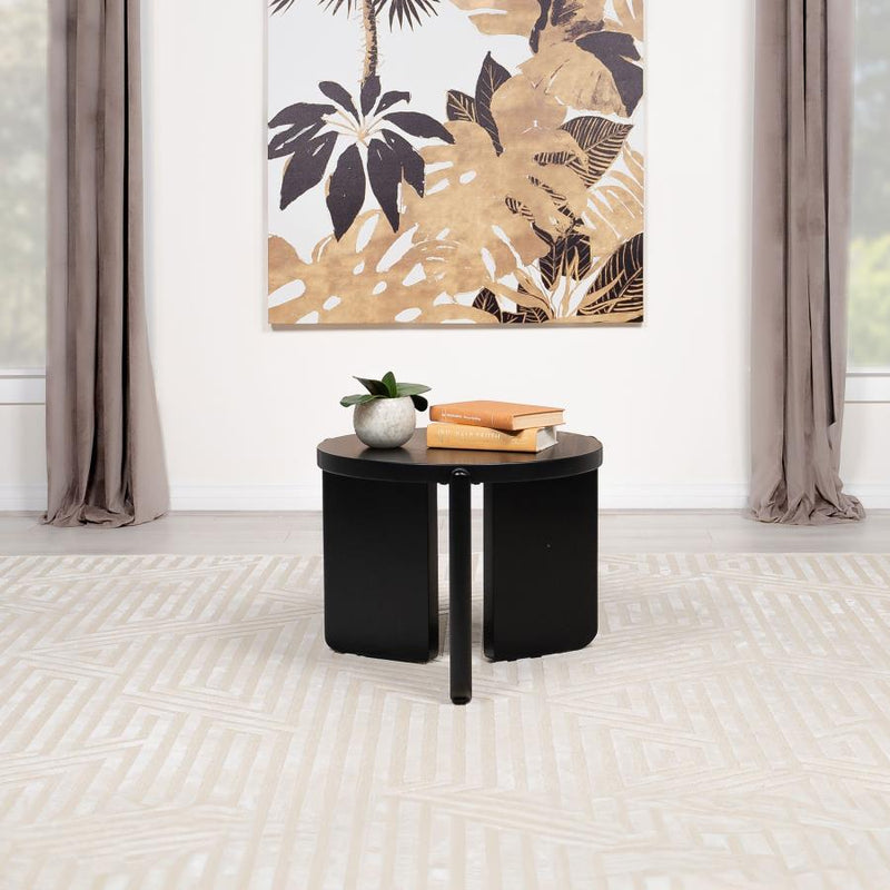 Mesa auxiliar redonda sólida de madera Cordova, negra