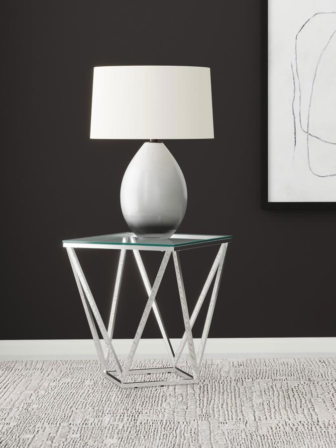 Mesa auxiliar geométrica de metal niquelado con tapa de cristal Brittania Square