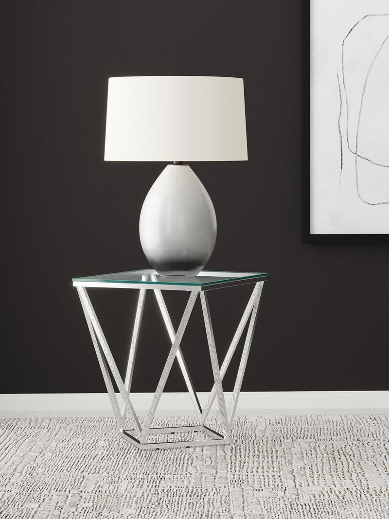Mesa auxiliar geométrica de metal niquelado con tapa de cristal Brittania Square