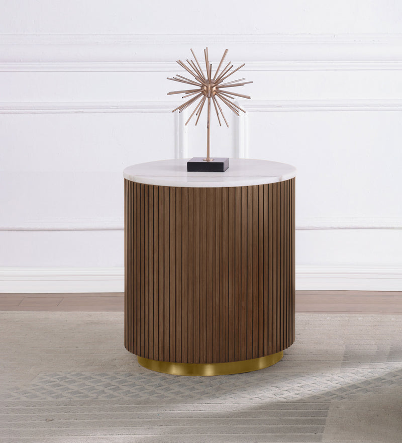 Mesa auxiliar/de centro Jason Round con tapa de mármol blanco y base greige
