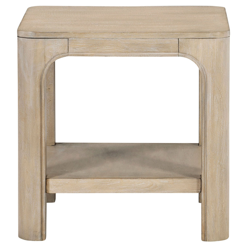 Mesa auxiliar cuadrada de madera Solano con estante, mango envejecido