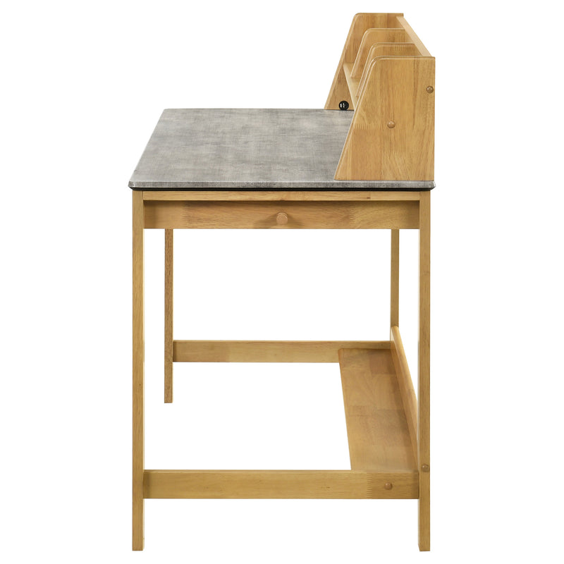 Escritorio Besler SmartTop de 47 pulgadas con estante, cemento y natural