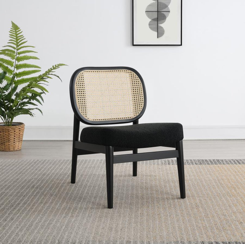 Sillón decorativo Rayo Rattan con respaldo de caña y asiento acolchado