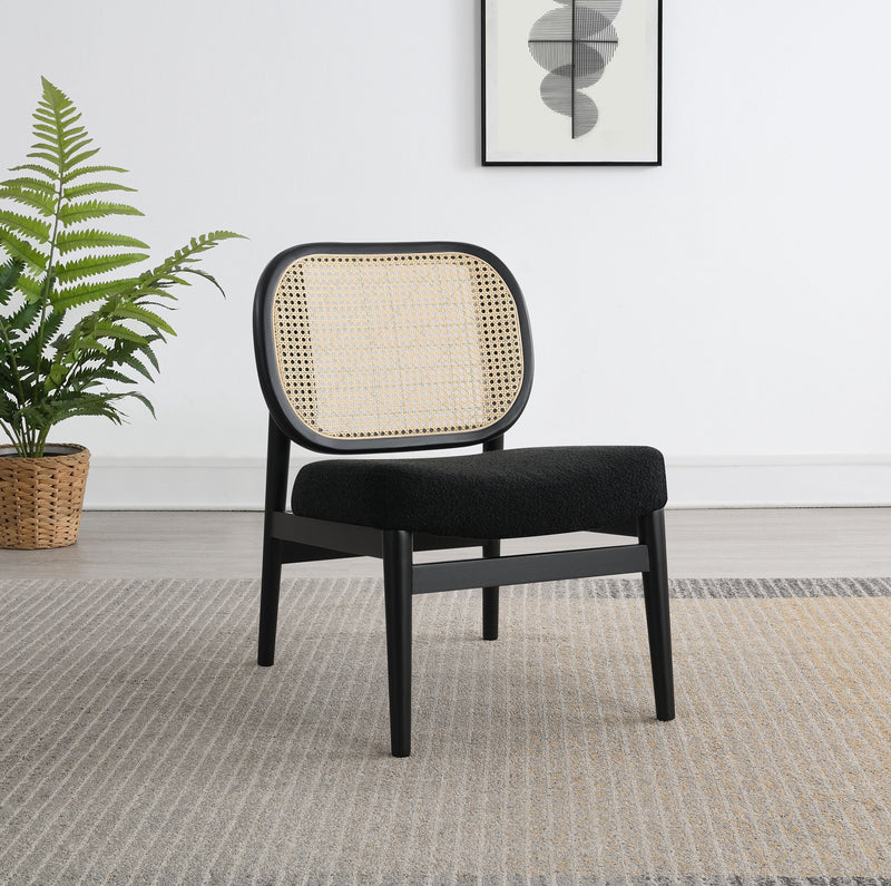 Sillón decorativo Rayo Rattan con respaldo de caña y asiento acolchado