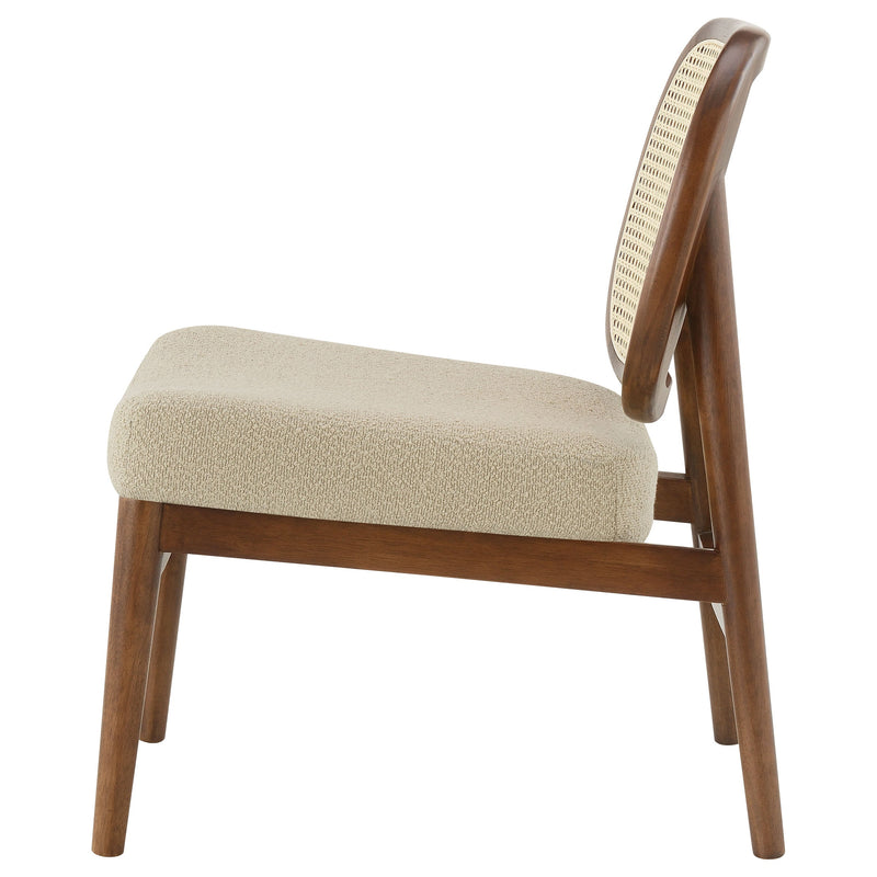 Sillón decorativo Rayo Rattan con respaldo de caña y asiento acolchado