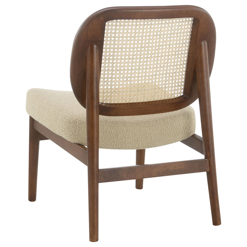 Sillón decorativo Rayo Rattan con respaldo de caña y asiento acolchado