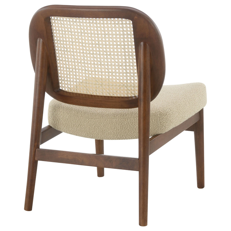 Sillón decorativo Rayo Rattan con respaldo de caña y asiento acolchado