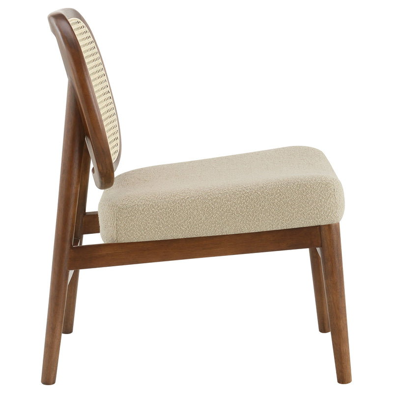 Sillón decorativo Rayo Rattan con respaldo de caña y asiento acolchado