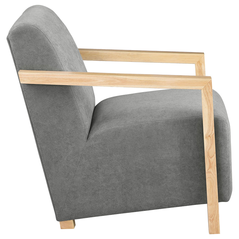 Sillón Diego tapizado con brazos de madera