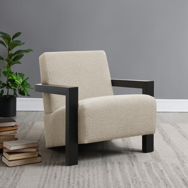 Sillón Tapizado de Piel Sintética Fitzroy con Brazos de Madera Maciza