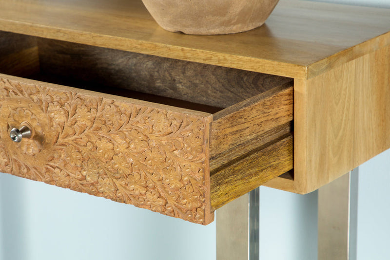 Mesa consola de 2 cajones Draco con detalles tallados a mano en color natural