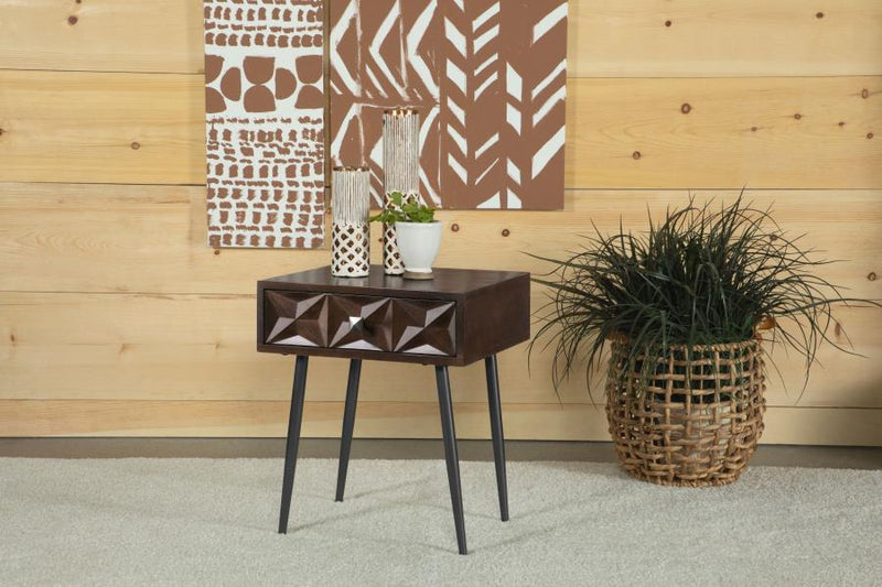 Mesa auxiliar rectangular decorativa Ezra con 1 cajón, color café