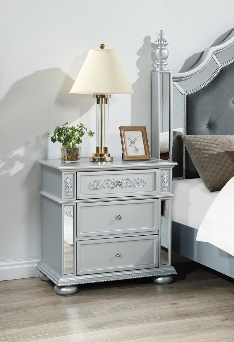 Lizelle Silver Metallic Bedroom Collection